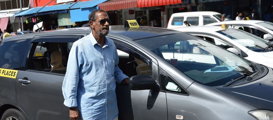 Raffick Bahadoor (chauffeur de taxi) : «Notre profession est menacée»