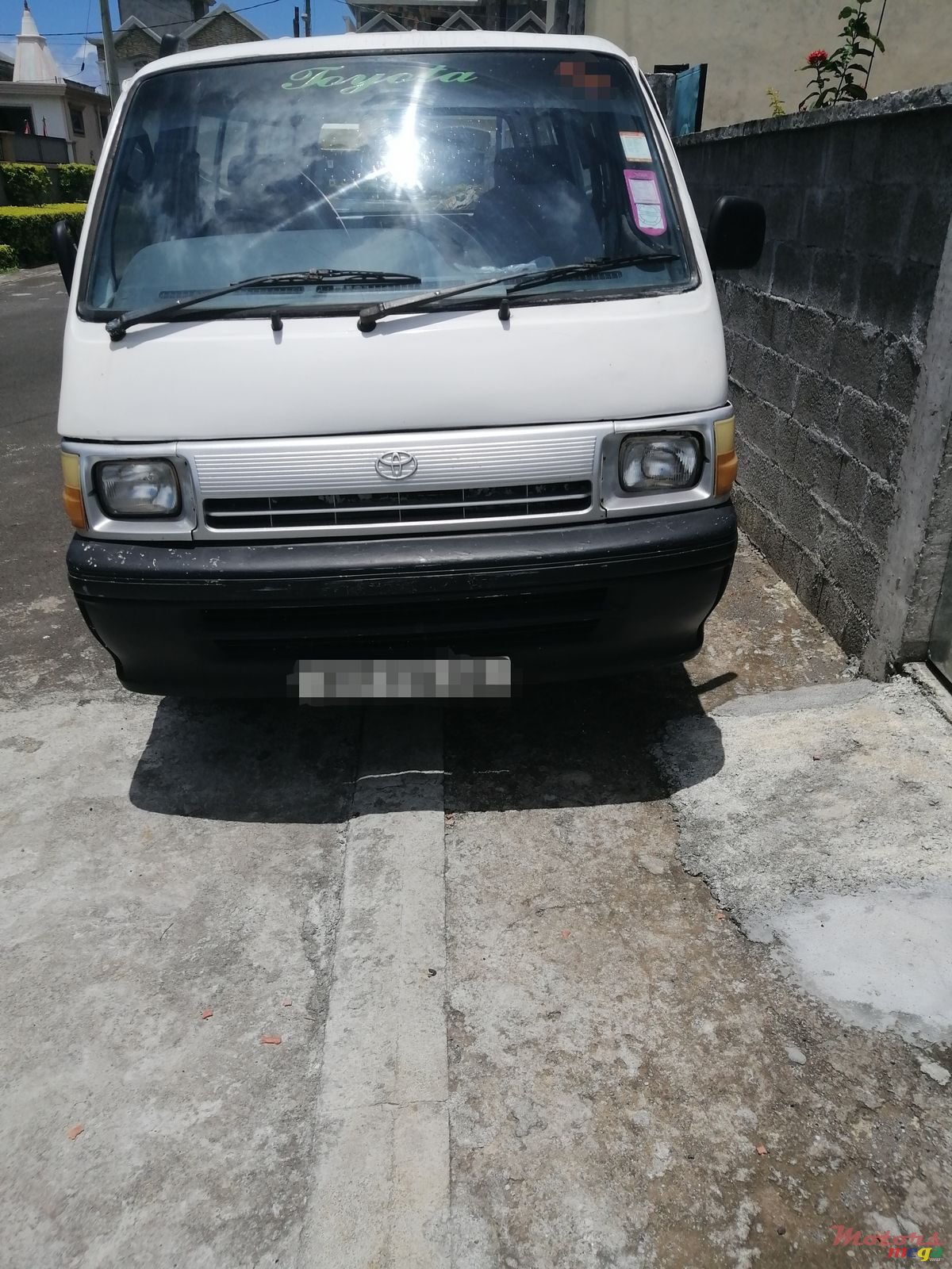 1993' Toyota HiAce photo #1
