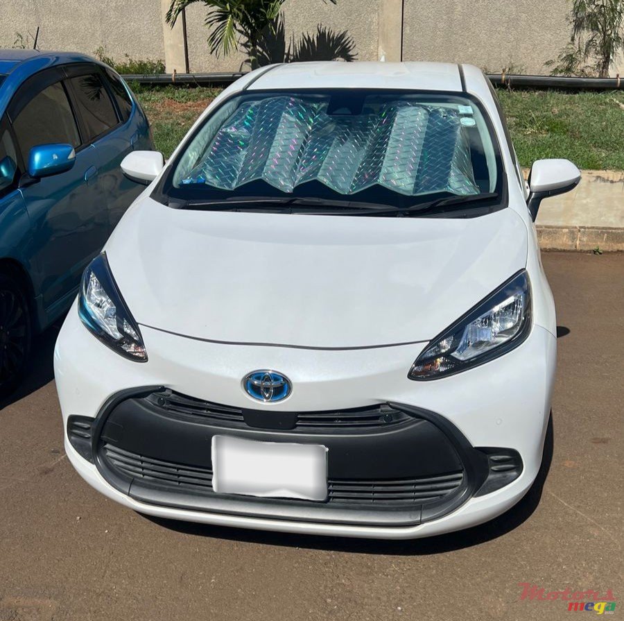 2022' Toyota Aqua photo #2