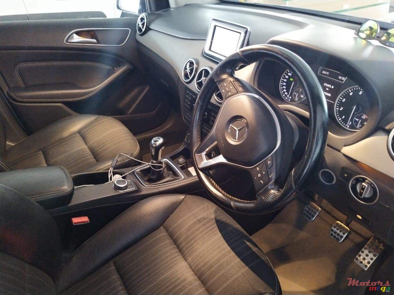 2013' Mercedes-Benz B 200 photo #6