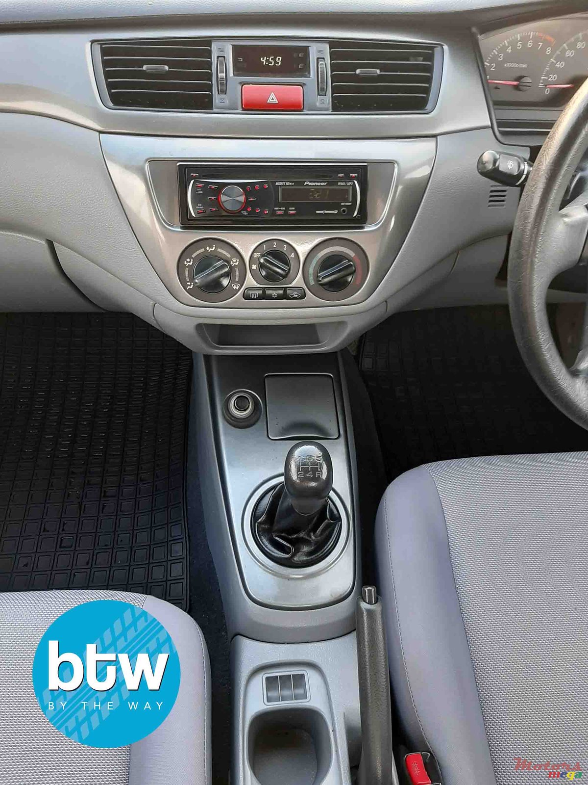 2010' Mitsubishi Lancer photo #6