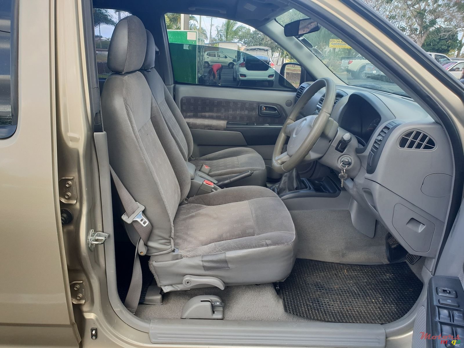 2004' Isuzu D-Max LS photo #4