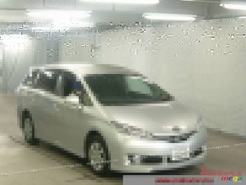 2012' Toyota Wish photo #1