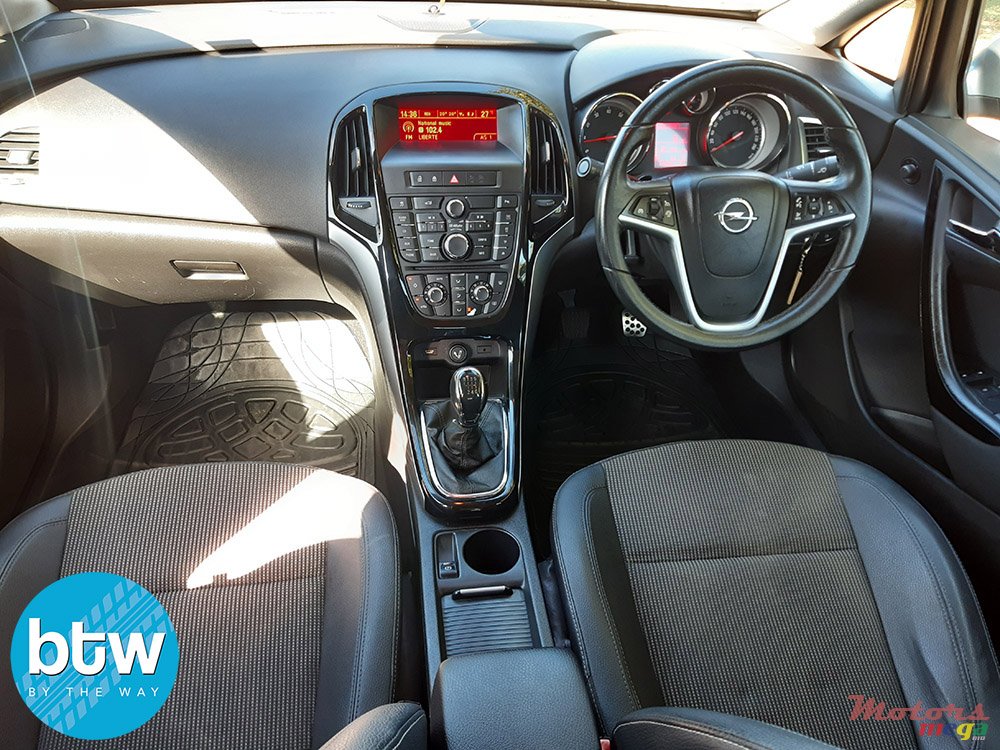 2016' Opel Astra photo #6