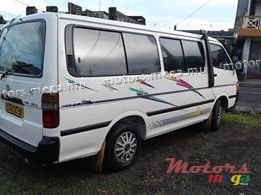 1998' Toyota HiAce photo #2