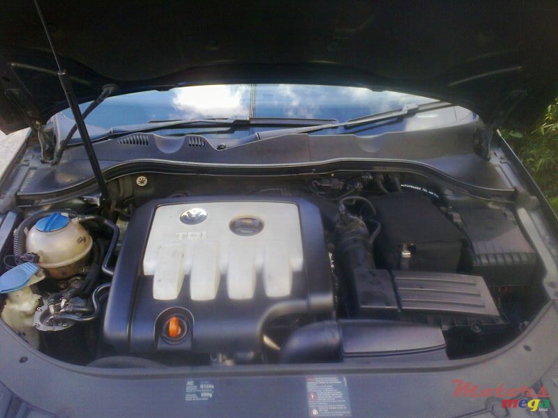 2007' Volkswagen Passat B6 TDI 2.O photo #5
