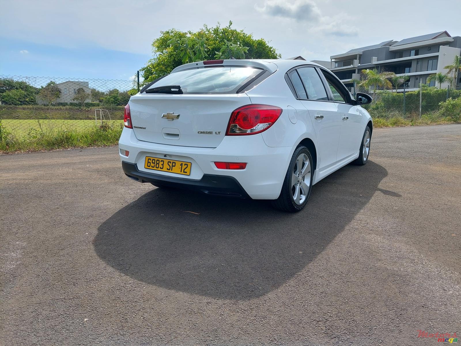 2012' Chevrolet Cruze Hatchback photo #3