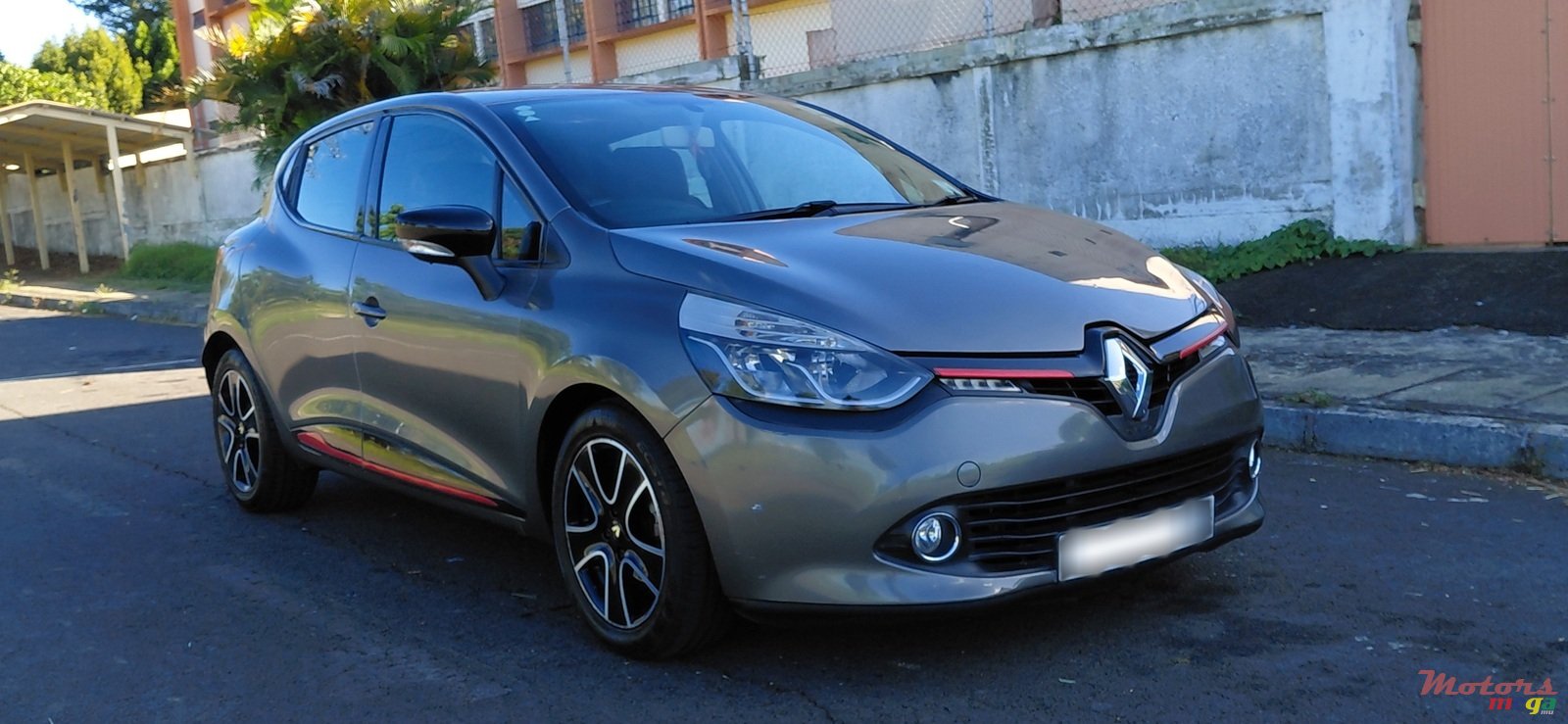 2013' Renault Clio photo #1