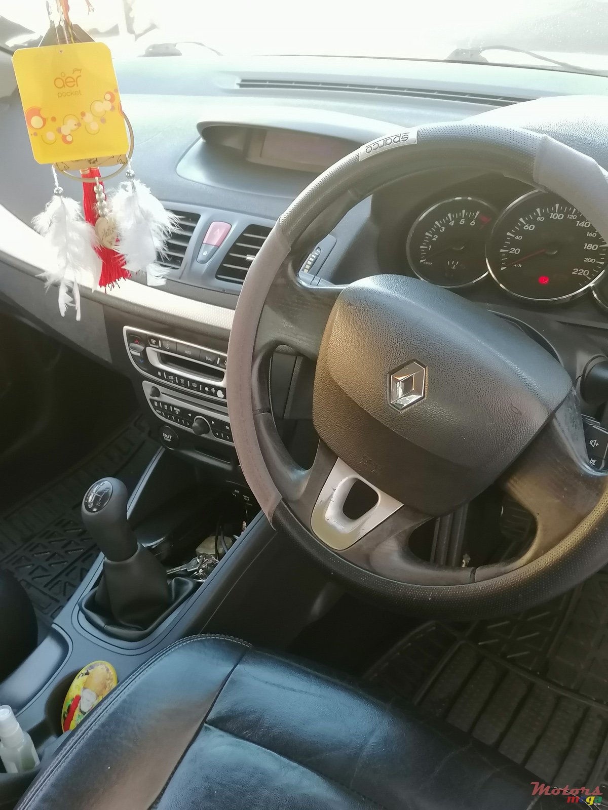 2013' Renault Fluence photo #2