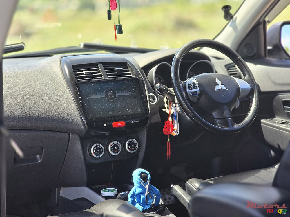 2012' Mitsubishi ASX photo #5