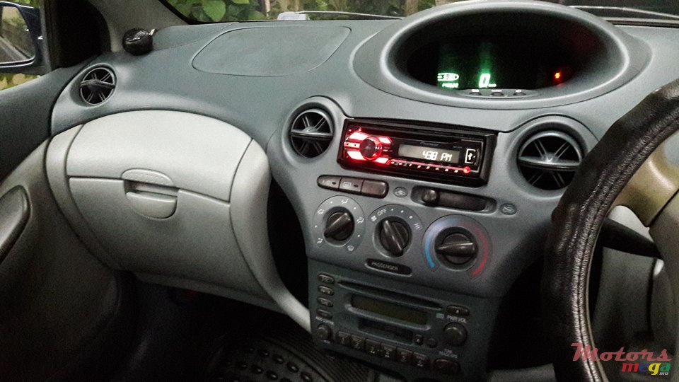 1999' Toyota Vitz photo #5