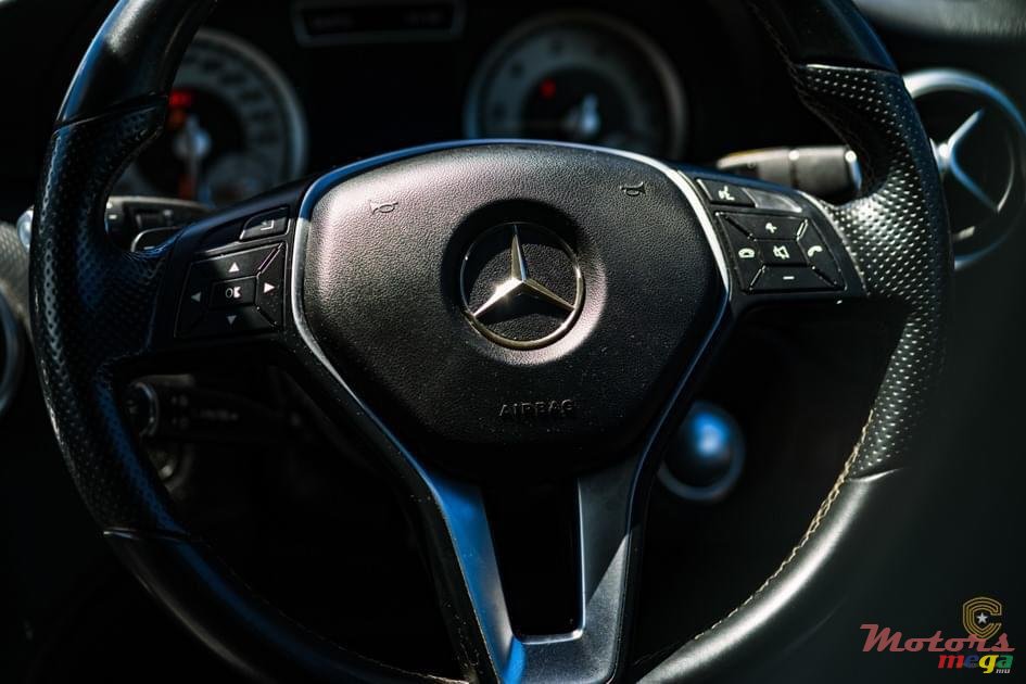 2015' Mercedes-Benz A 180 photo #3