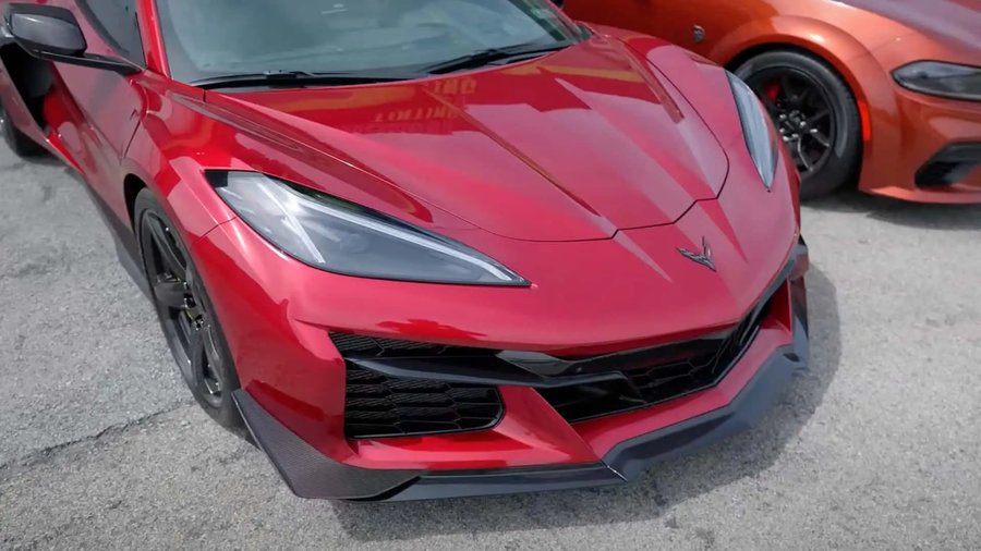 Some Corvette Z06s Are Being Delivered With Mismatched Splitters