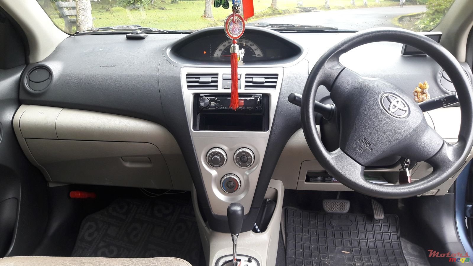 2007' Toyota Yaris Belta photo #2