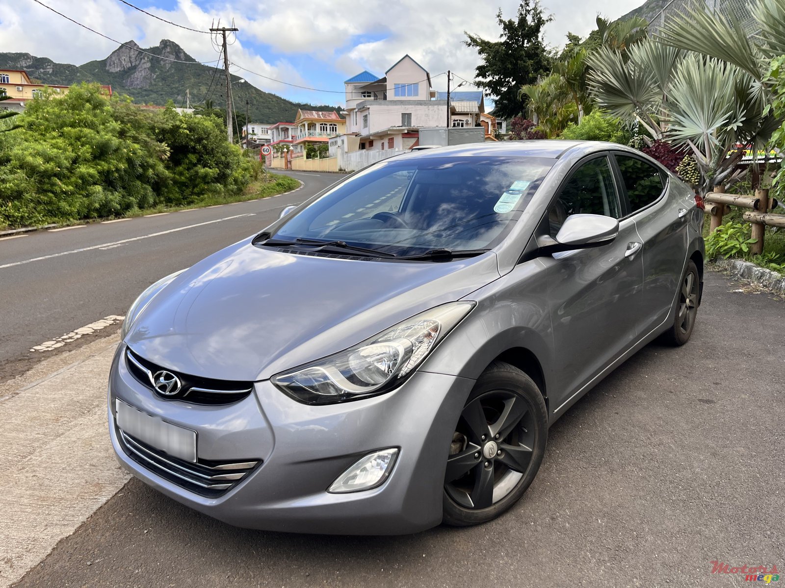 2013' Hyundai Elantra photo #1