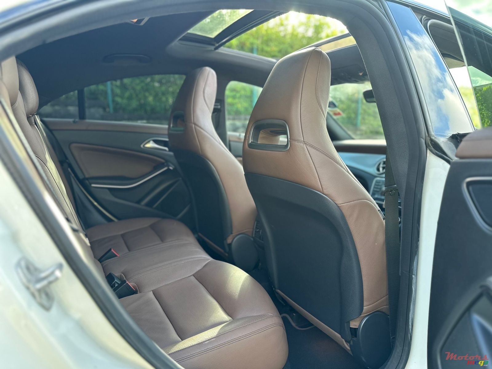 2015' Mercedes-Benz CLA200 photo #5