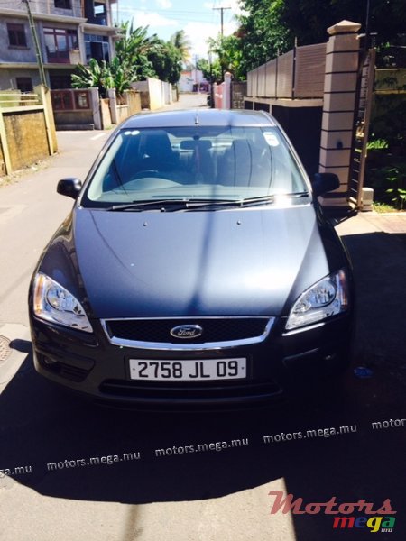 2009' Ford Focus ghia photo #1