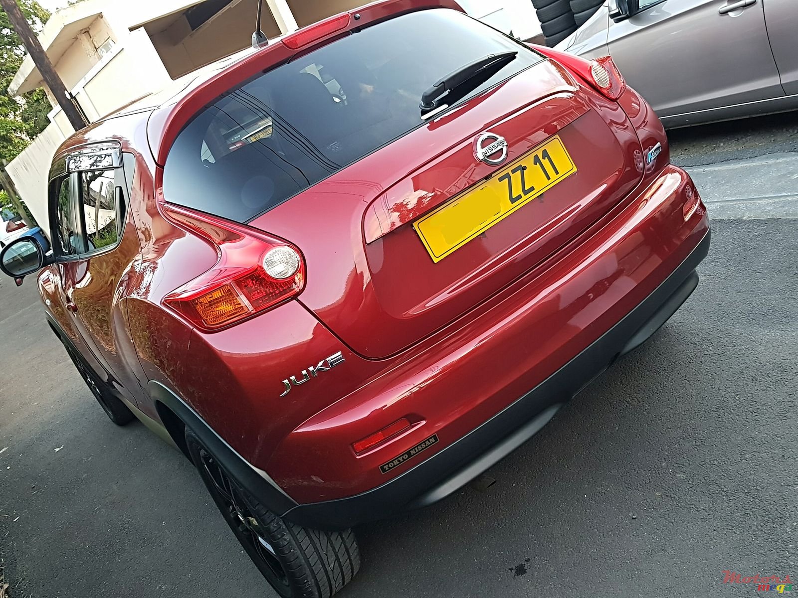 2011' Nissan Juke Automatic photo #2