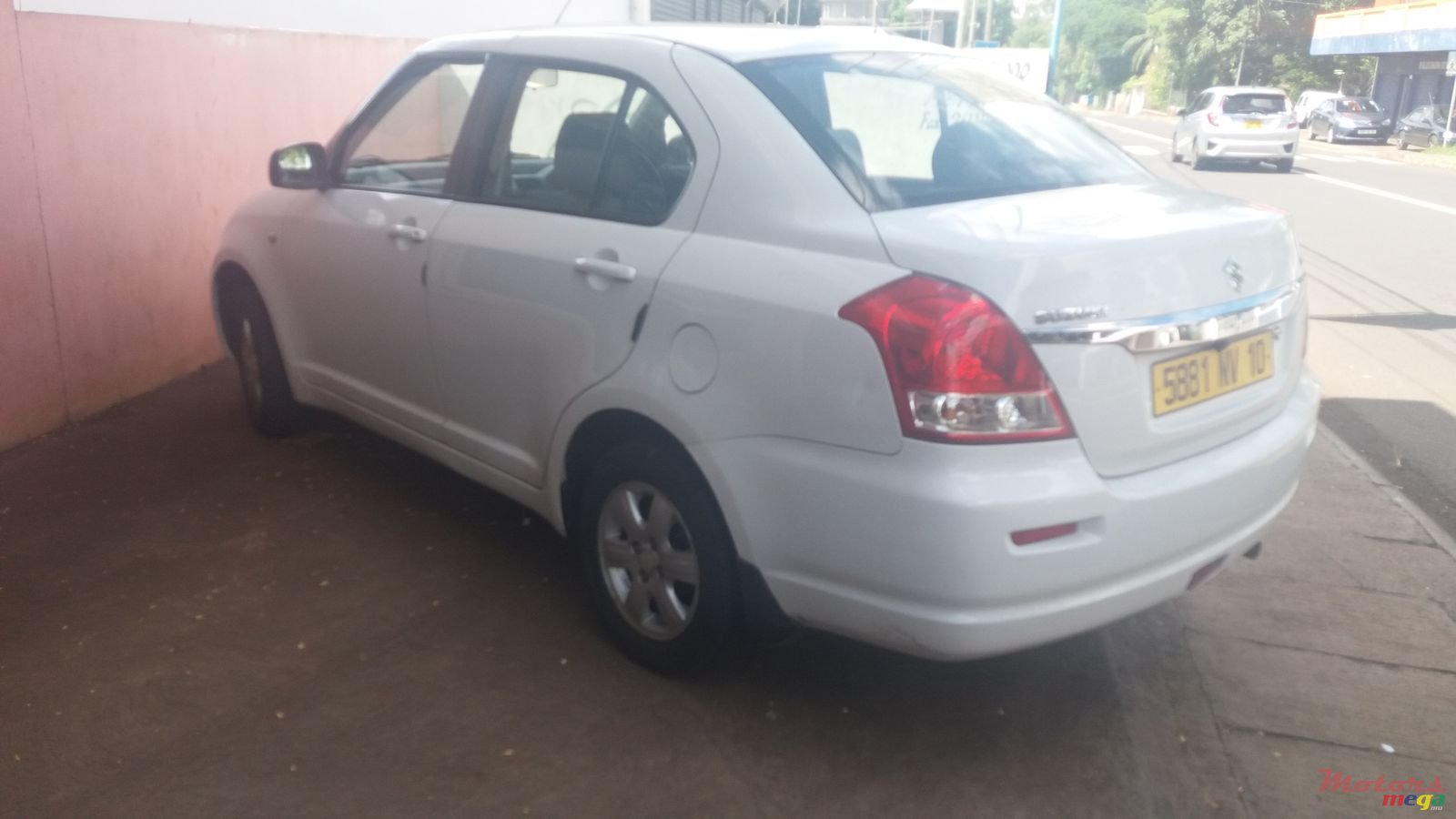 2010' Suzuki Swift photo #3