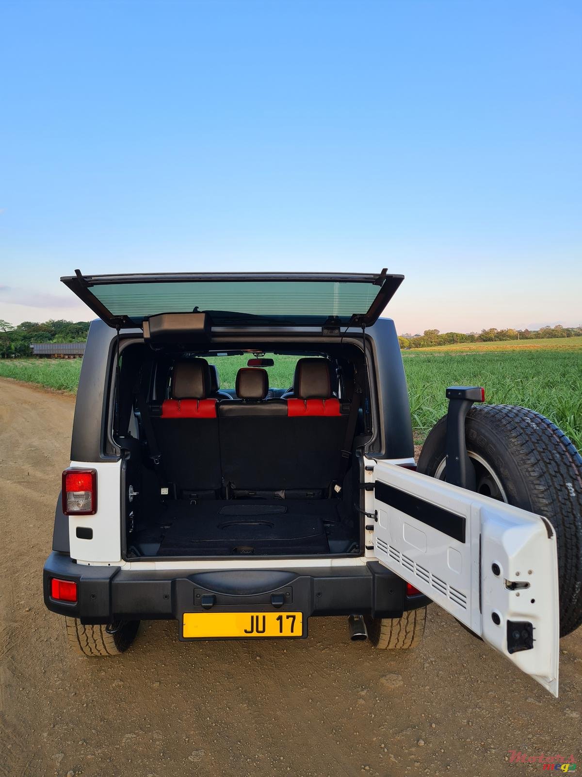 2017' Jeep Wrangler Rubicon unlimited photo #2
