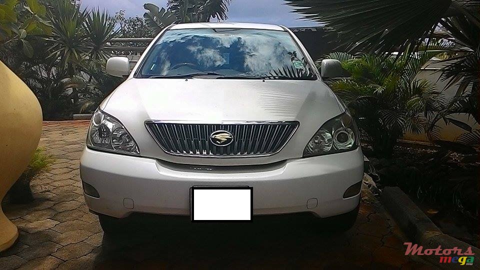 2004' Toyota Harrier photo #2