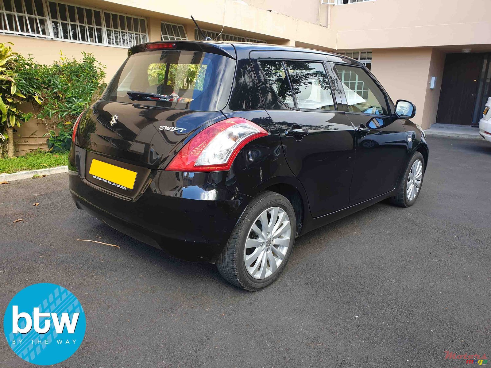 2011' Suzuki Swift Japan photo #2