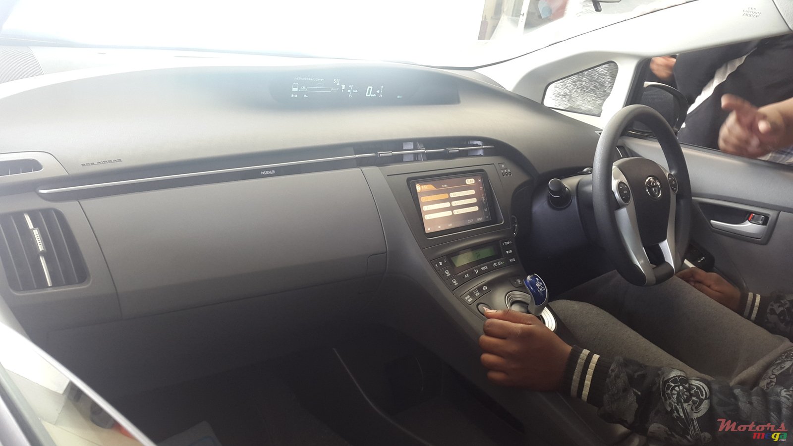 2011' Toyota Prius photo #7