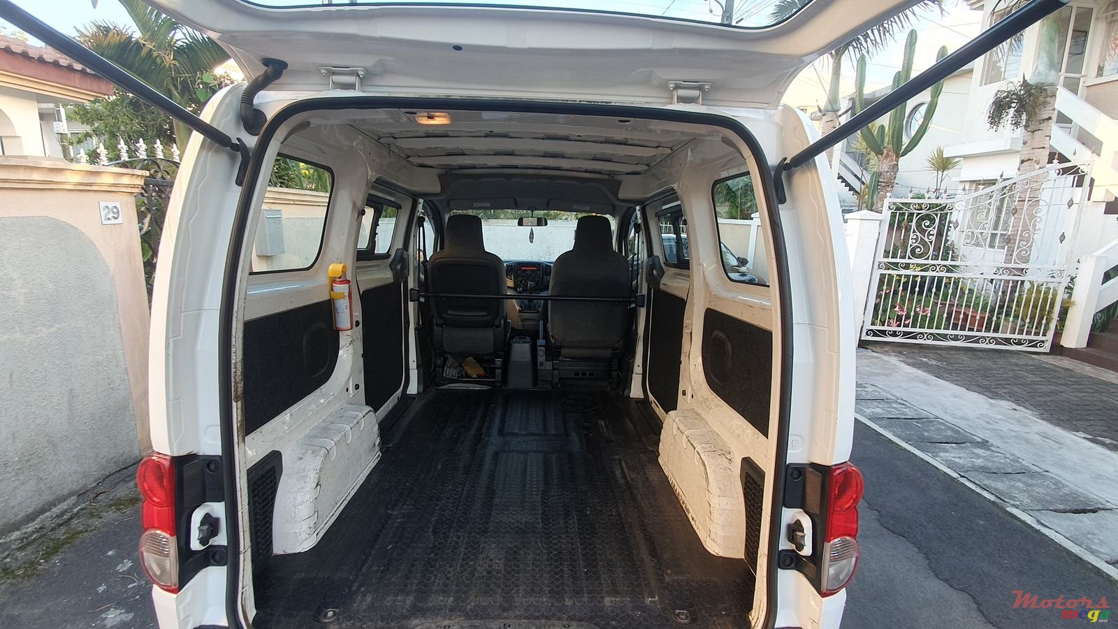 2015' Nissan NV photo #4