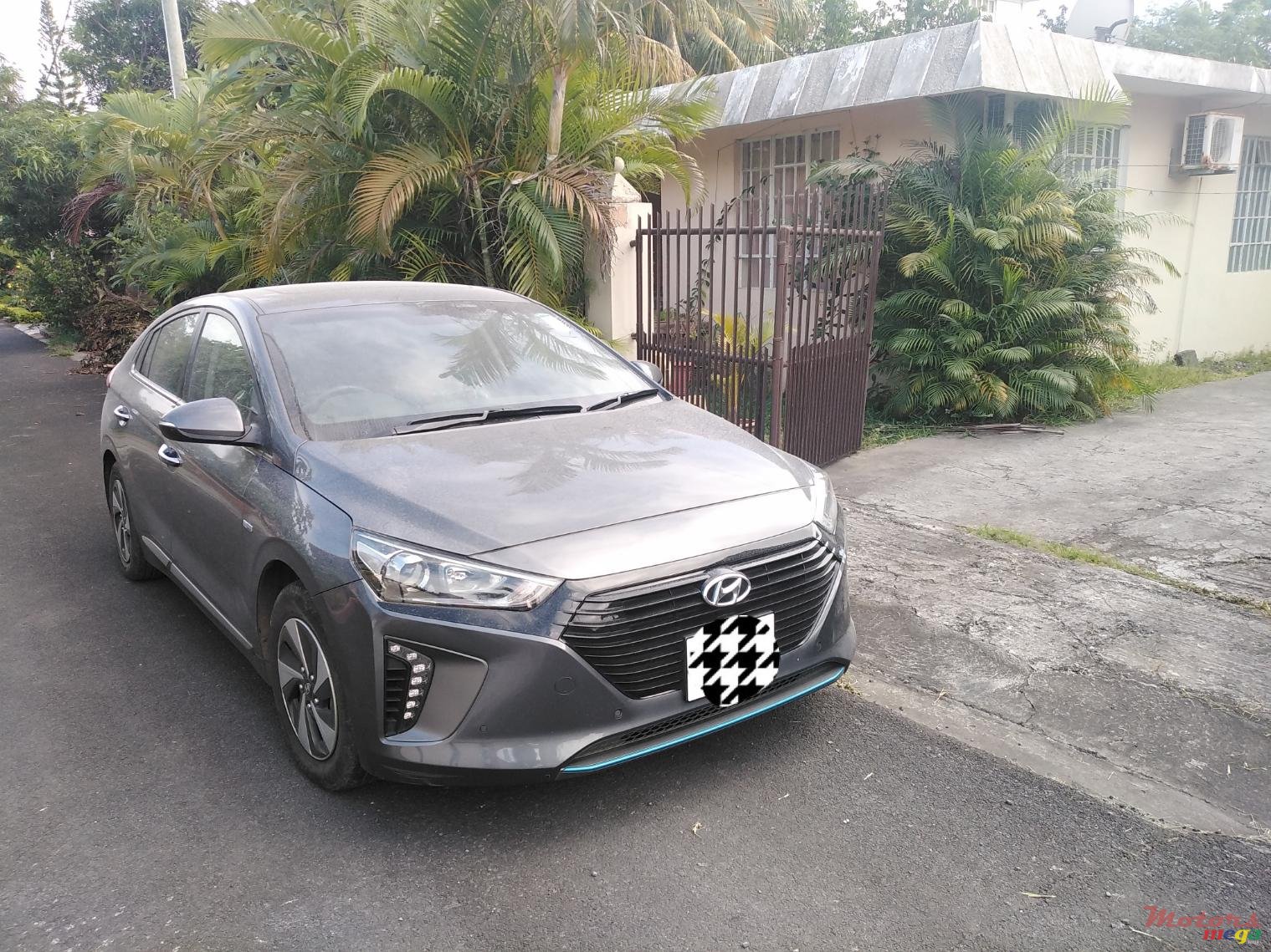 2018' Hyundai Ioniq photo #2
