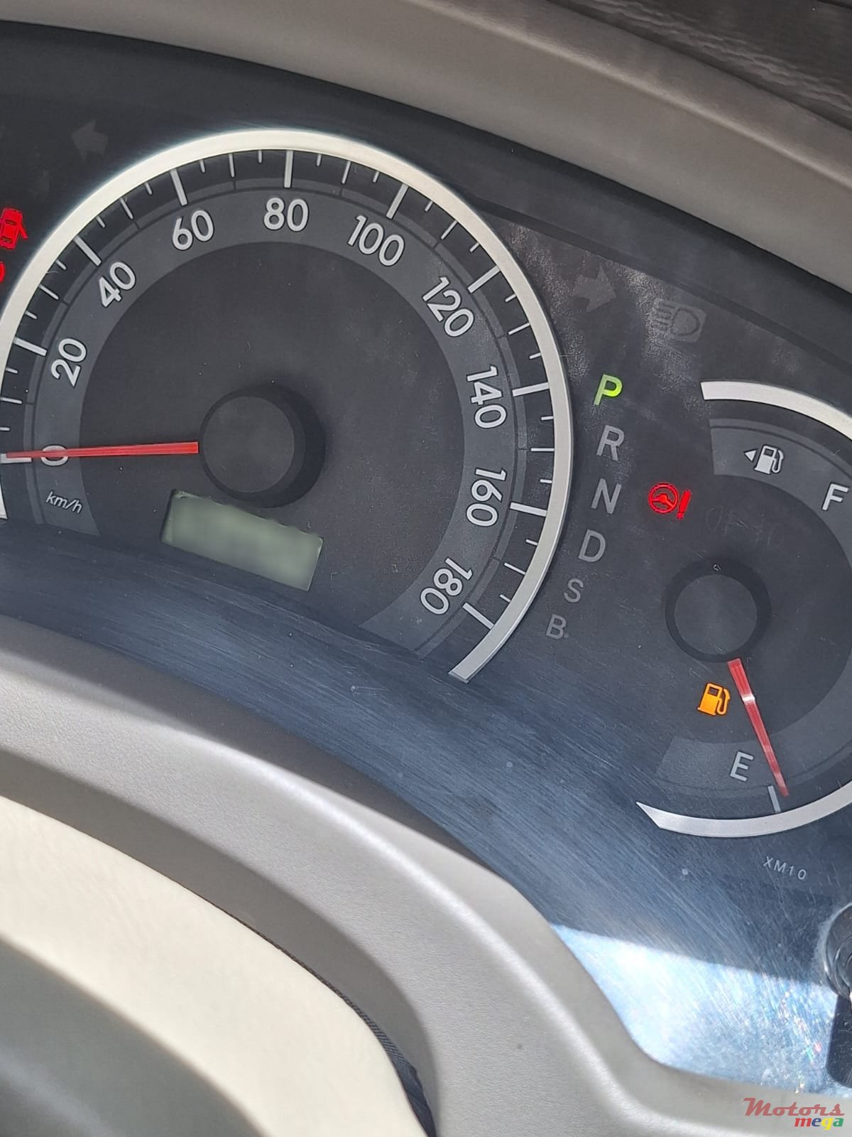 2016' Toyota Isis photo #4