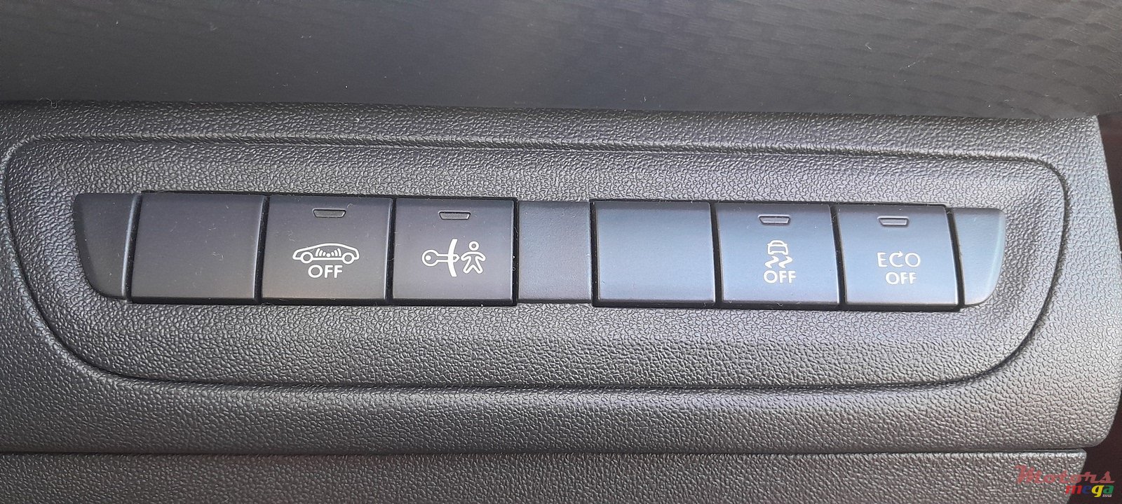 2017' Peugeot 208 5 portes photo #5