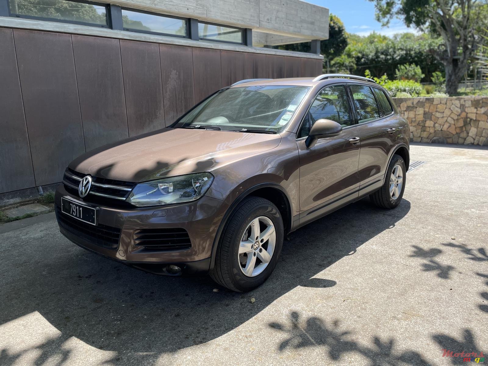 2014' Volkswagen Touareg photo #1