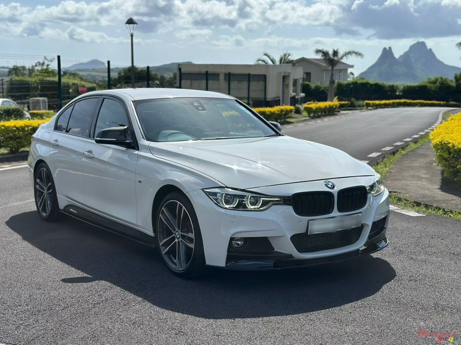 2018' BMW 318i M Sport photo #1