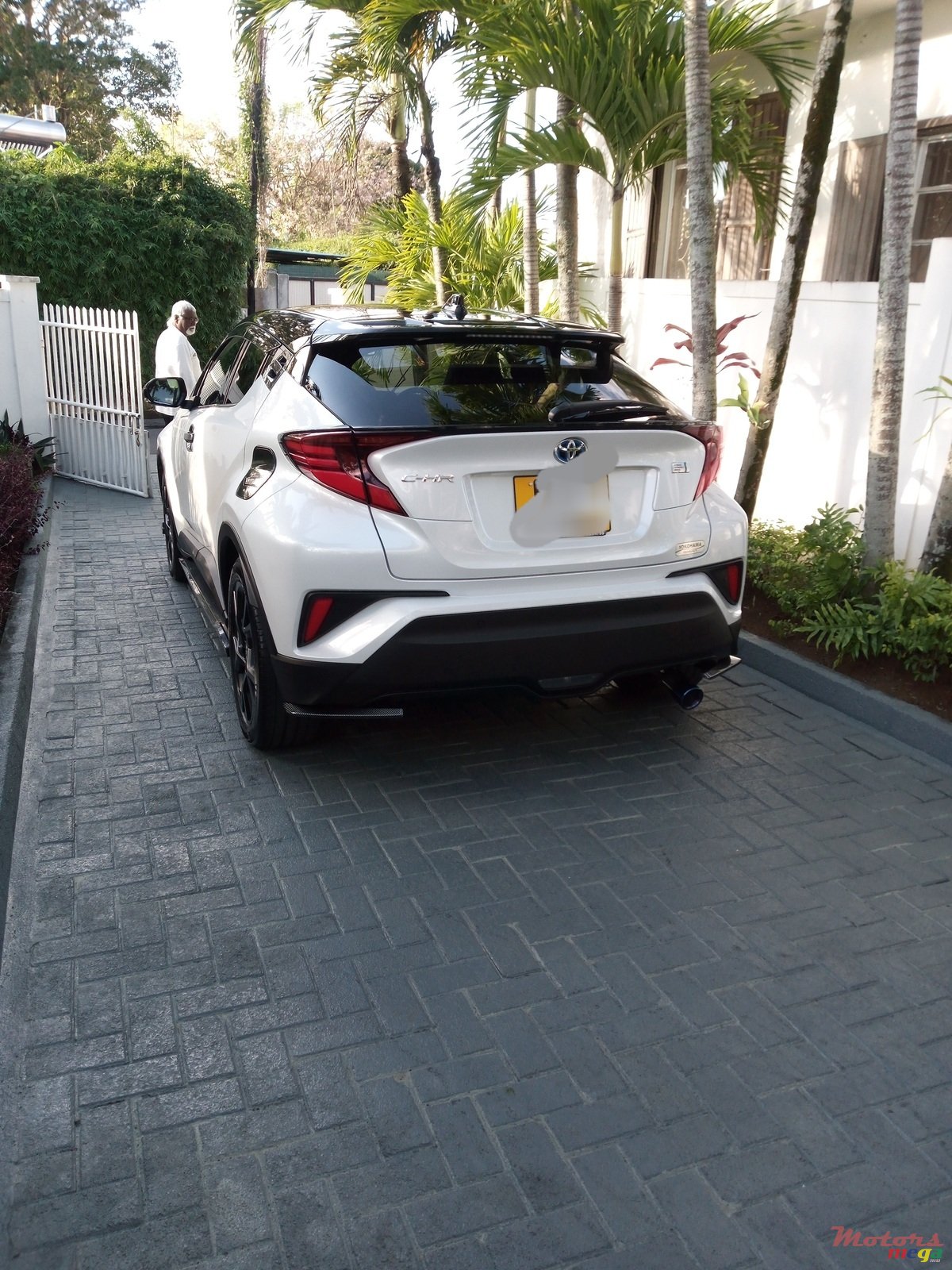 2022' Toyota C-HR photo #3