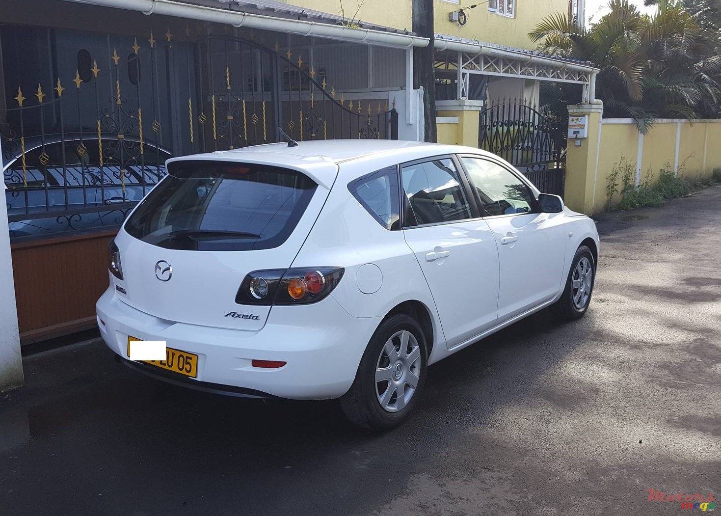 2005' Mazda Axela photo #2