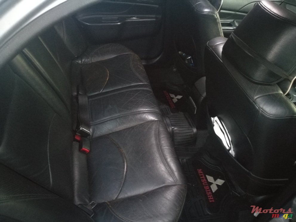 2005' Mitsubishi Lancer photo #3