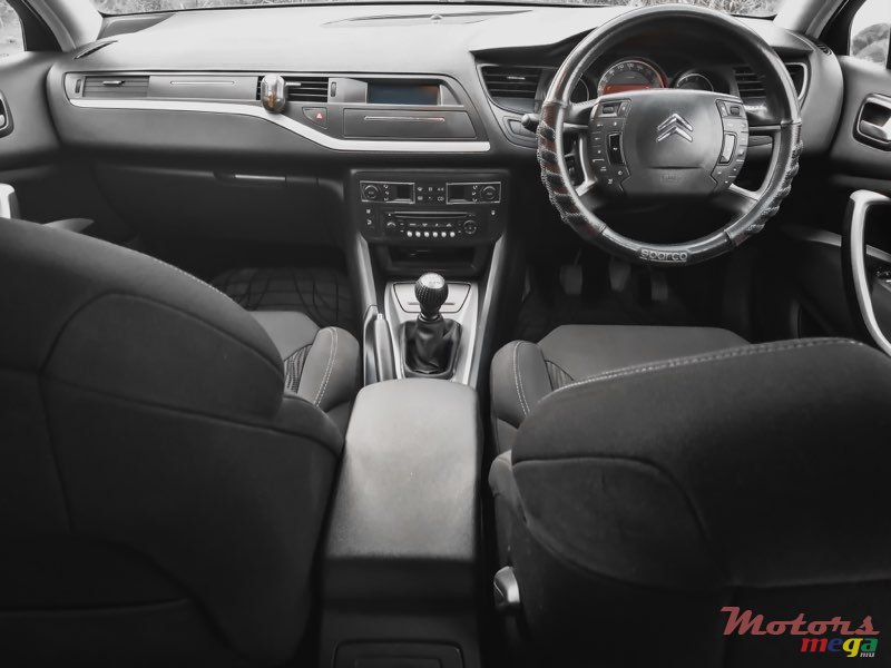 2012' Citroen C5 photo #3