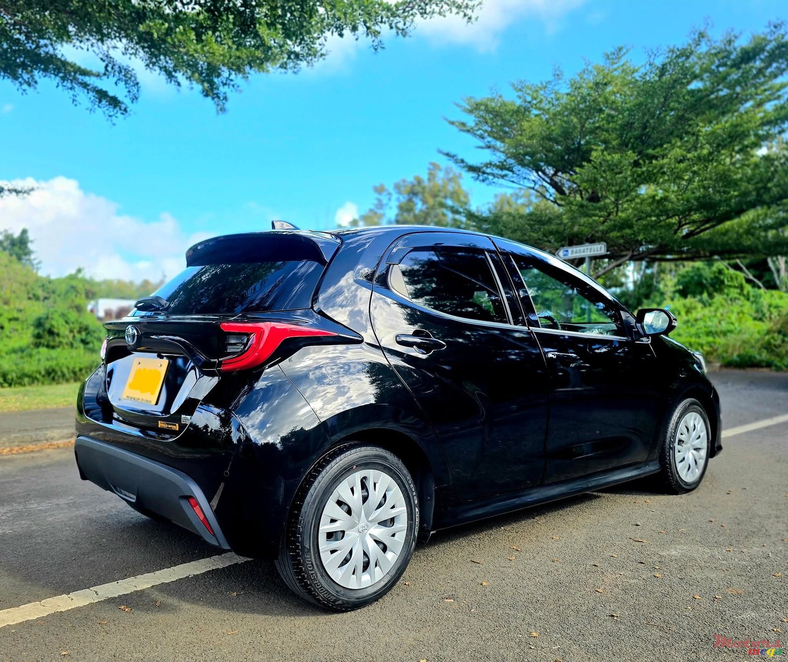 2021' Toyota Yaris Z package Hybrid photo #3