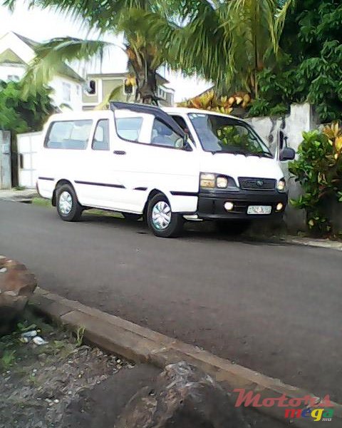 2003' Toyota hiace photo #2