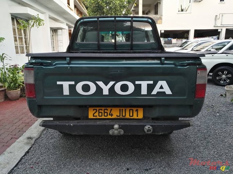 2001' Toyota Hilux photo #3