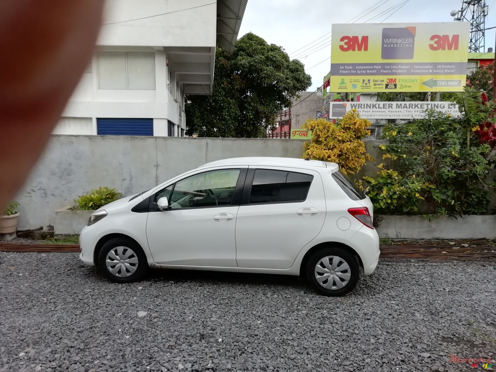 2014' Toyota Vitz photo #2
