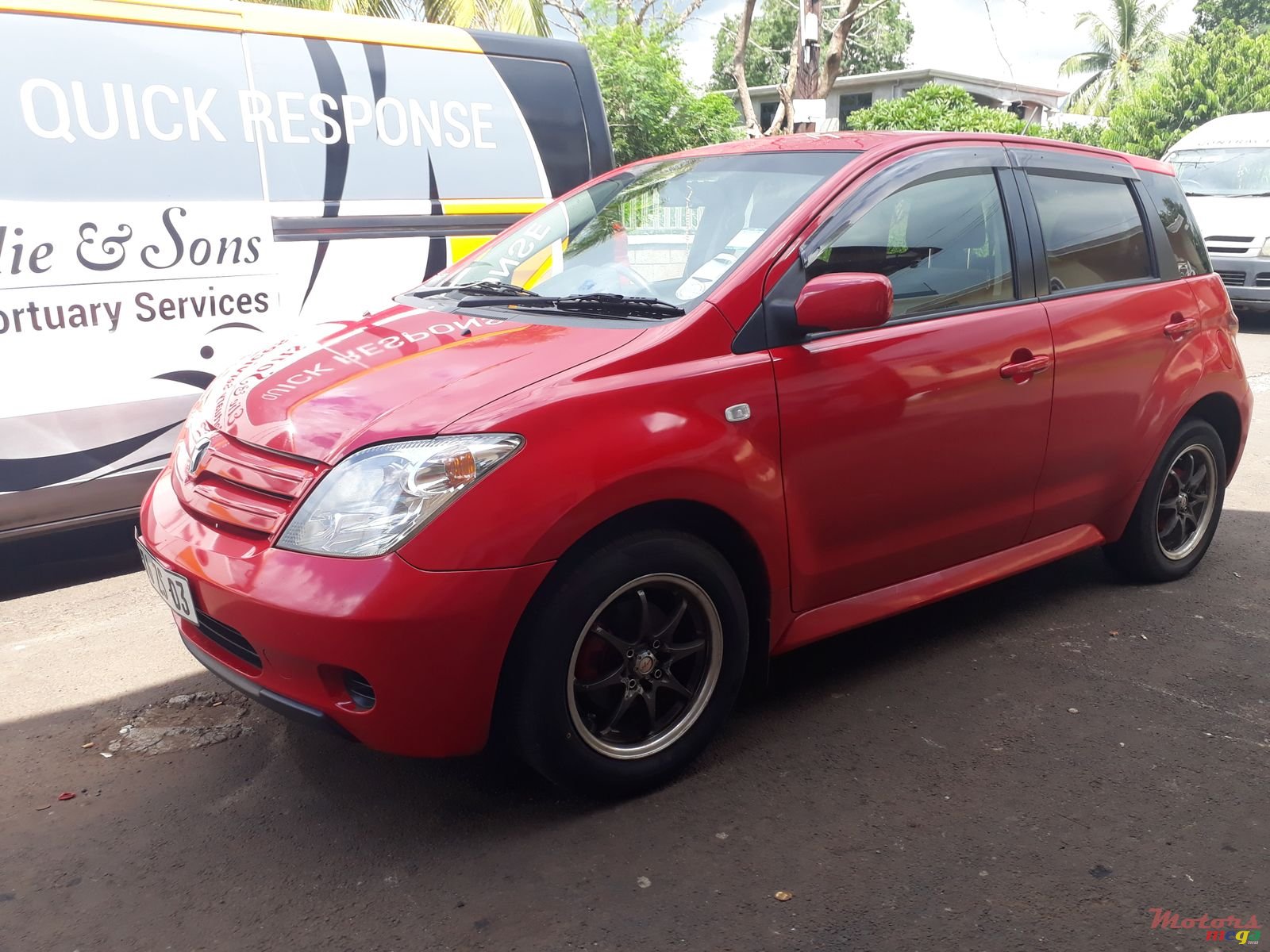 2003' Toyota Isis photo #3