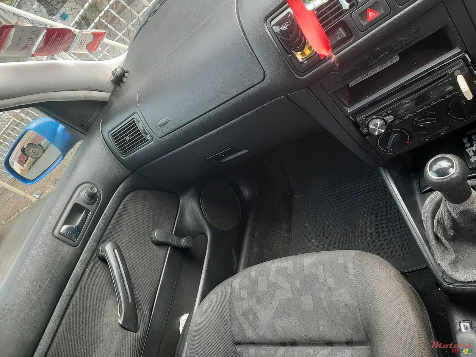 1999' Volkswagen Golf IV photo #6