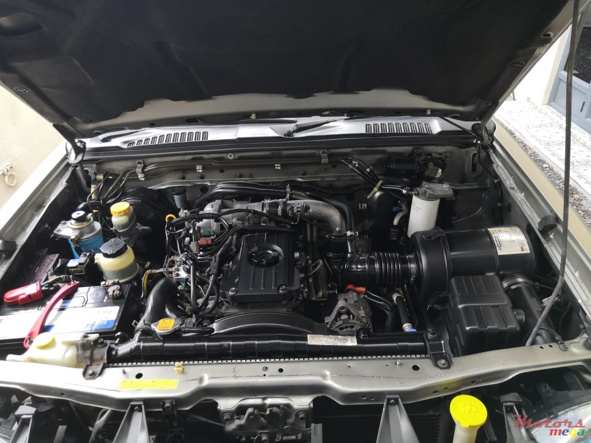 2005' Nissan Hardbody 3.0 turbo photo #3