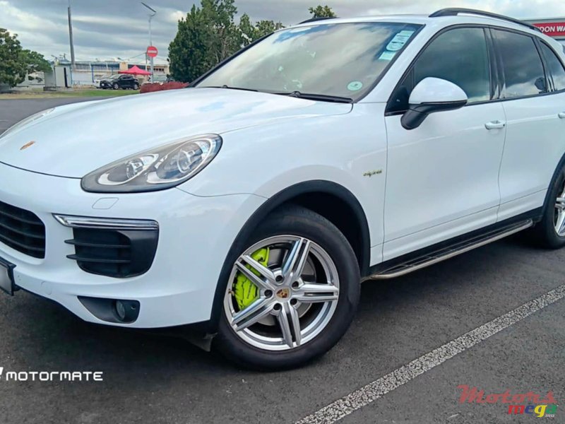 2015' Porsche Cayenne 3.0 cayenne S E- Hybride photo #2