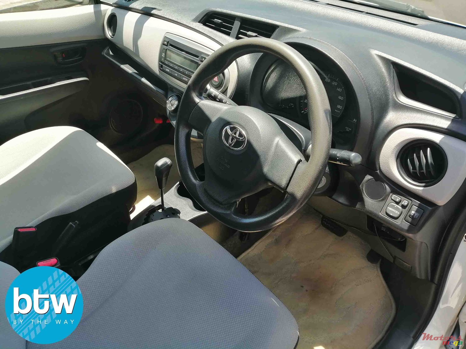 2011' Toyota Vitz Automatic photo #5