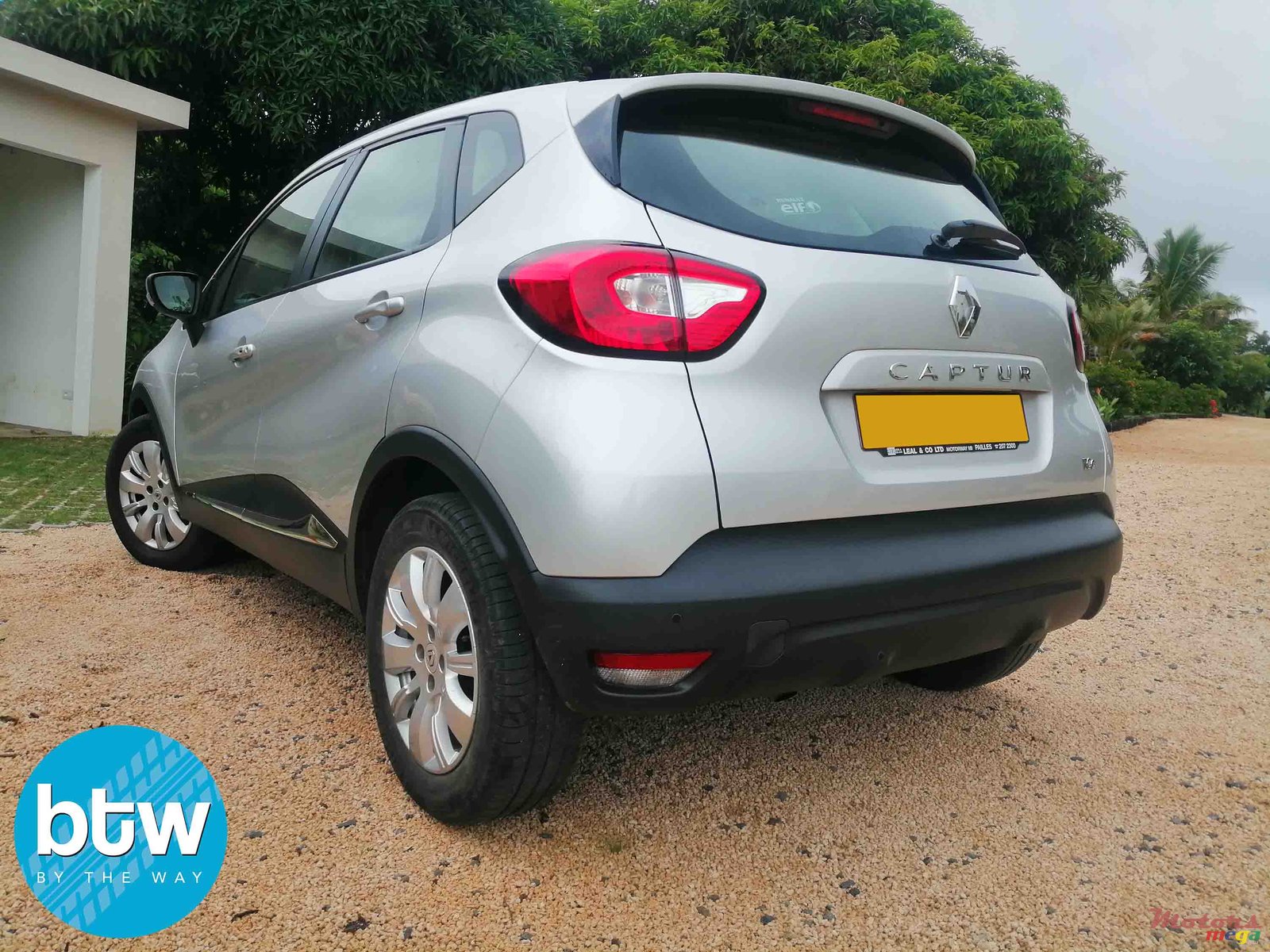 2015' Renault Captur 1.2 Turbo Automatic photo #2