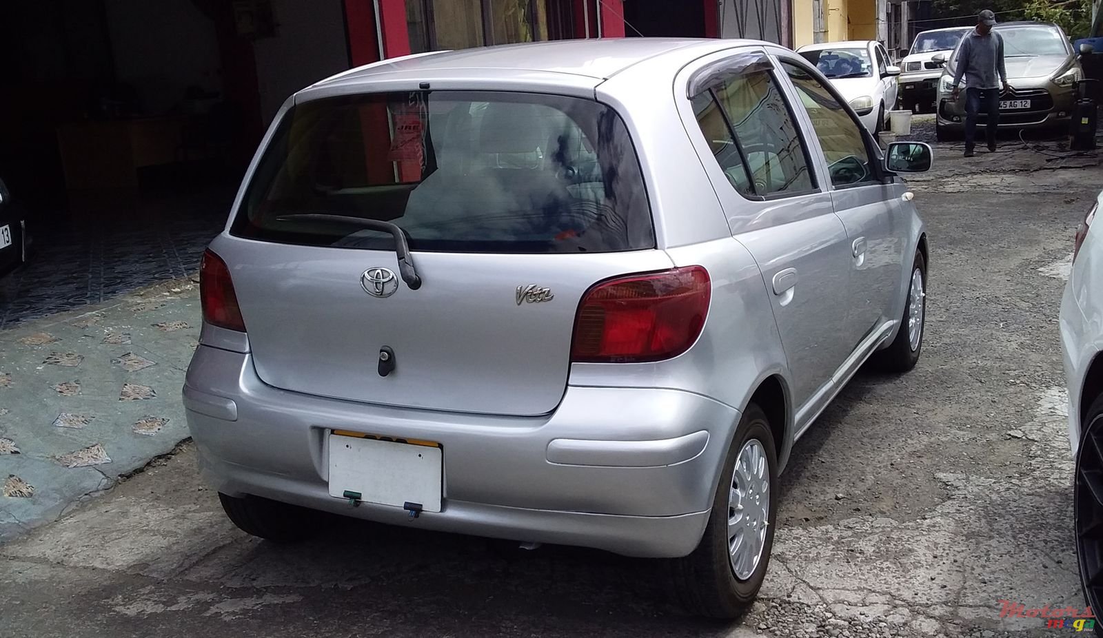 2002' Toyota Vitz photo #4