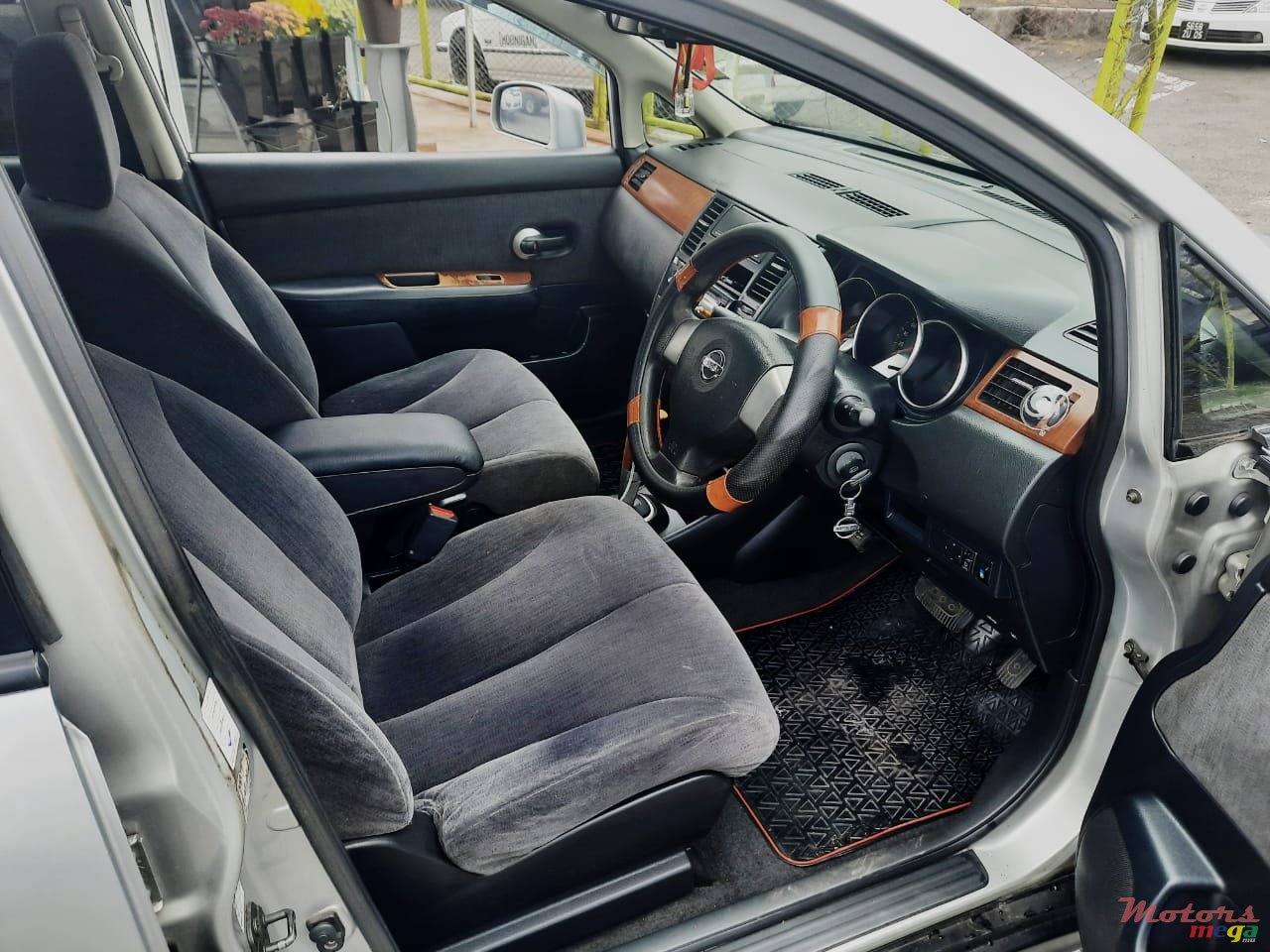 2004' Nissan Tiida photo #4