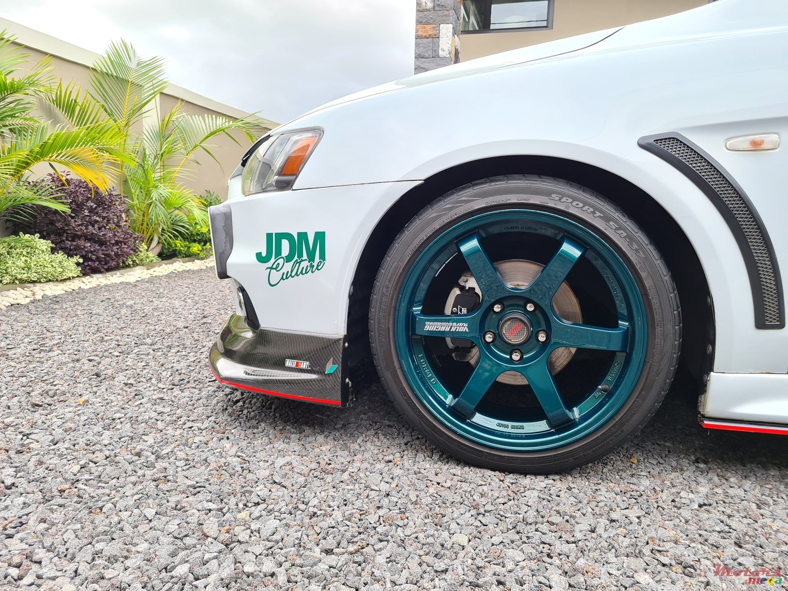 2013' Mitsubishi Lancer EX photo #4